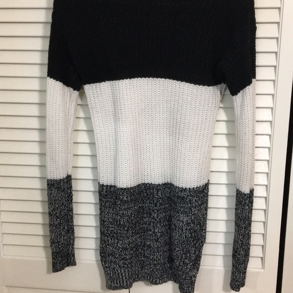 Tri color sweater - Picture 3 of 3